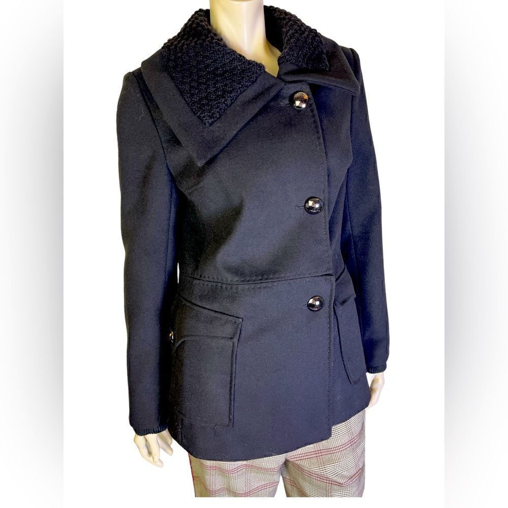 Beautiful Tahari Double-Breasted Coat Worn Twice Excellent Condition Size 6